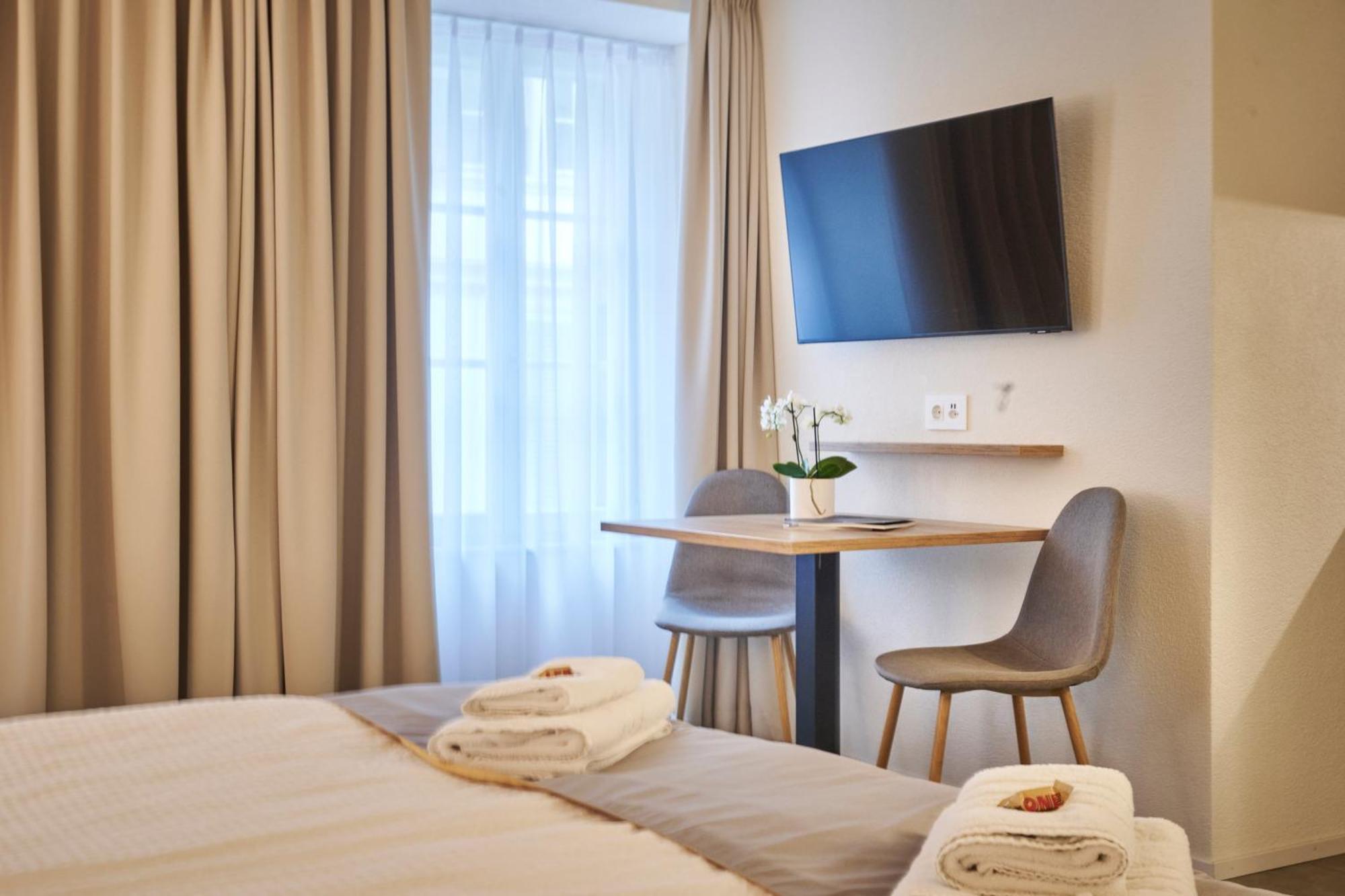 Aparthotel Krone - Self Check-In Unterseen Ngoại thất bức ảnh